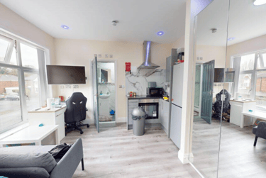 1 bed studio, Constance Road, Balsall Heath, Birmingham, B57RB - Image 2
