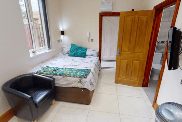 1 bed studio, Raglan Road, Edgbaston, Birmingham, B57RA - Image 1