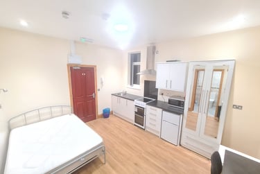 1 bed studio, Raglan Road, Edgbaston, Birmingham, B57RA - Image 1