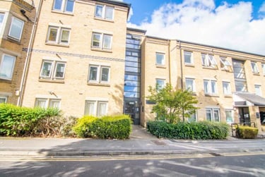 2 bed flat, Olympian Court, Layerthorpe, York, YO103UD - Image 2