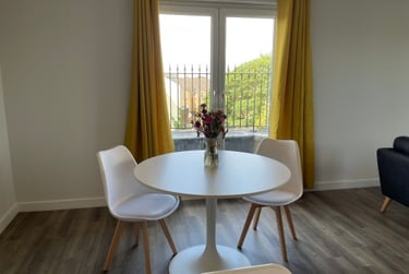 2 bed flat, Olympian Court, Layerthorpe, York, YO103UA - Image 3