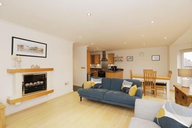 2 bed flat, Olympian Court, Layerthorpe, York, YO103UE - Image 8