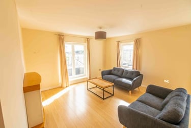 2 bed flat, Olympian Court, Layerthorpe, York, YO103UD - Image 4