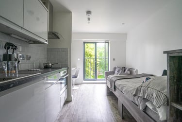 1 bed studio, The Oval, Highfields, Leicester, LE17AF - Image 1