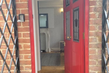 1 bed house, Kingsholm Road, Kingsholm, Gloucester, GL13BB - Image 2