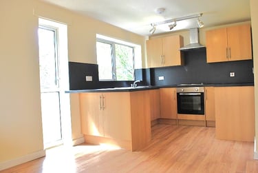 1 bed flat, Slade Lane, Levenshulme, Manchester, M192AF - Image 2