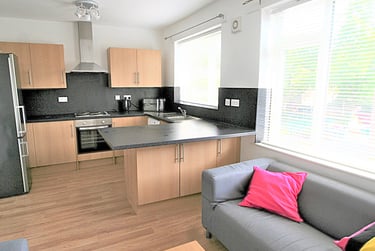 3 bed flat, Daisy Bank Road, Victoria Park, Manchester, M145GL - Image 1