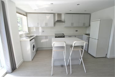 2 bed flat, Slade Lane, Levenshulme, Manchester, M192AF - Image 4