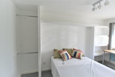 2 bed flat, Slade Lane, Levenshulme, Manchester, M192AF - Image 6