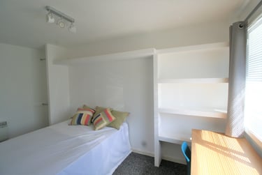 2 bed flat, Slade Lane, Levenshulme, Manchester, M192AF - Image 12