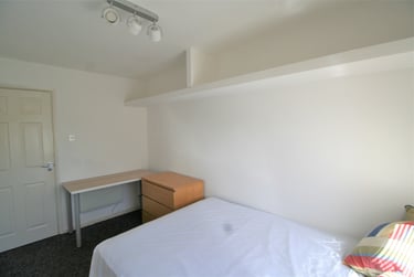 2 bed flat, Slade Lane, Levenshulme, Manchester, M192AF - Image 11