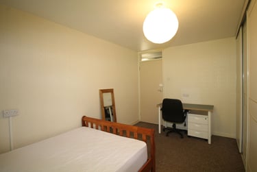 4 bed flat, Highbrook close, Lewes road, Brighton, BN24HL - Image 9