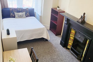 7 bed house, Fishponds Road, Fishponds, Bristol, BS163XA - Image 1