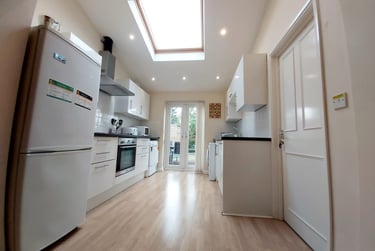 5 bed house, College Road, Fishponds, Bristol, BS162HP - Image 1