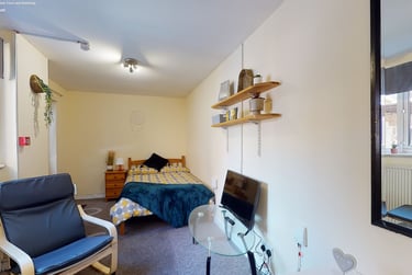 1 bed studio, Peveril Street, Radford, Nottingham, NG74AH - Image 1