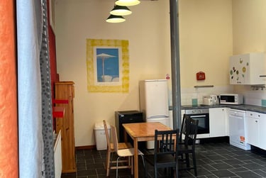 4 bed flat, Russell Street, Radford, Nottingham, NG74FL - Image 1