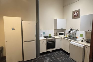 4 bed flat, Russell Street, Radford, Nottingham, NG74FL - Image 1