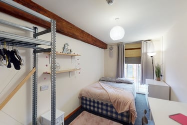 6 bed flat, Russell Galleries, Radford, Nottingham, NG74FL - Image 3