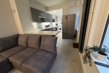 6 bed house, Talworth Street, Plasnewydd, Cardiff, CF243EH - Image 2