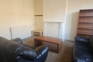 4 bed house, Winfield Terrace, Woodhouse, Leeds, LS29BD - Image 2