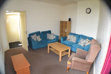 4 bed house, Winfield Place, Woodhouse, Leeds, LS29BE - Image 2