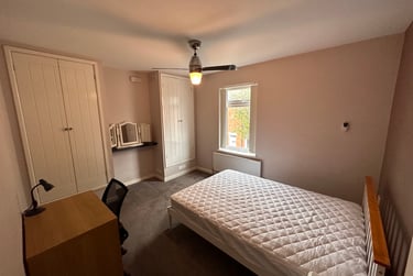 4 bed house, Robinhood Street, City Centre, Gloucester, GL15PW - Image 1