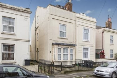 5 bed house, Regent Street, City Centre, Gloucester, GL14UJ - Image 2