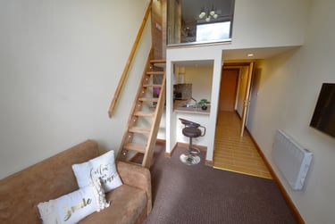 1 bed studio, West End House Legrams Lane, Manningham, Bradford, BD71NH - Image 1