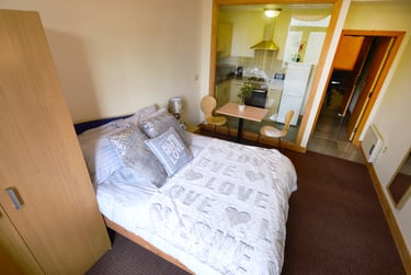 1 bed studio, West End House Legrams Lane, Manningham, Bradford, BD71NH - Image 1