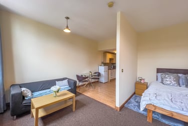 1 bed studio, Legrams Mill, Manningham, Bradford, BD71NH - Image 2