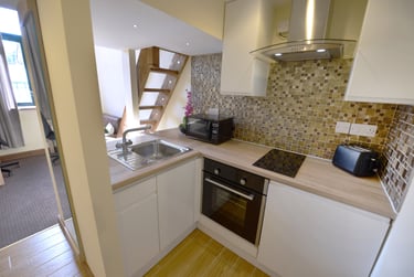 1 bed studio, West End House Legrams Lane, Manningham, Bradford, BD71NH - Image 4