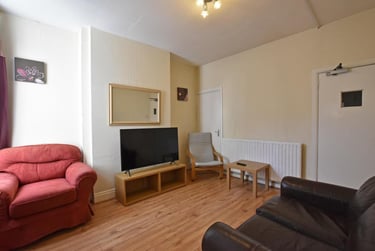 4 bed house, Radford Boulevard, Radford, Nottingham, NG73BL - Image 1