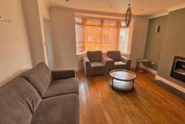 4 bed house, Humber Road, Beeston, Nottingham, NG92EJ - Image 1