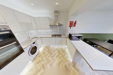 7 bed house, Pelham Crescent, Beeston, Nottingham, NG92ER - Image 2