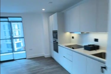 2 bed flat, Station Road, Croydon, Surrey, CR02RB - Image 1