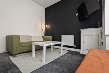 2 bed house, Aske Road, Teeside University, Middlesbrough, TS14DA - Image 1