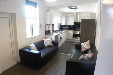 5 bed house, Standish Road, Fallowfield, Manchester, M146NP - Image 2