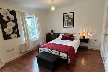 6 bed house, Johnson Court, Southbridge, Northampton, NN48GJ - Image 1