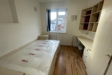 7 bed house, Langdale Gardens, Headingley, Leeds, LS63HB - Image 1