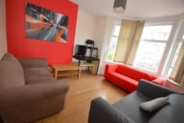 4 bed flat, Estcourt Avenue, Headingley, Leeds, LS63ES - Image 1