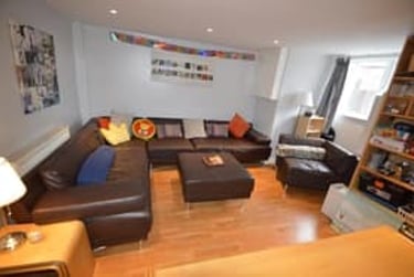 6 bed house, Burchett Terrace, Woodhouse, Leeds, LS62LR - Image 1