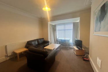 2 bed house, Church Wood Avenue, Headingley, Leeds, LS165LF - Image 1