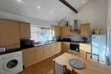 4 bed house, Estcourt Avenue, Headingley, Leeds, LS63ET - Image 1