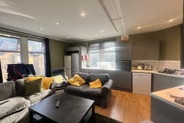 4 bed house, South Parade, Headingley, Leeds, LS63LF - Image 1