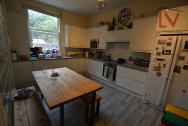 6 bed house, Quarry Mount Terrace, Woodhouse, Leeds, LS62JG - Image 1