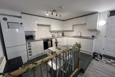 2 bed house, Hartley Avenue, Woodhouse, Leeds, LS62LW - Image 2