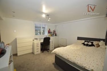 6 bed house, Burchett Place, Woodhouse, Leeds, LS62LN - Image 2