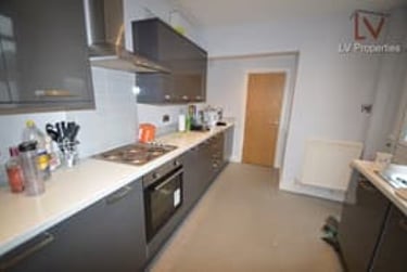 4 bed house, Estcourt Avenue, Headingley, Leeds, LS63ET - Image 1