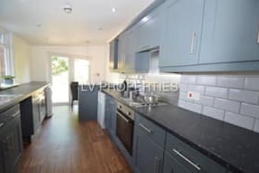 5 bed house, Rochester Terrace, Headingley, Leeds, LS63DF - Image 1