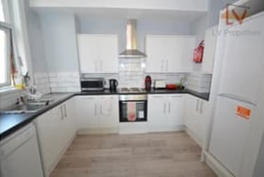4 bed flat, Cardigan Road, Headingley, Leeds, LS63AG - Image 1